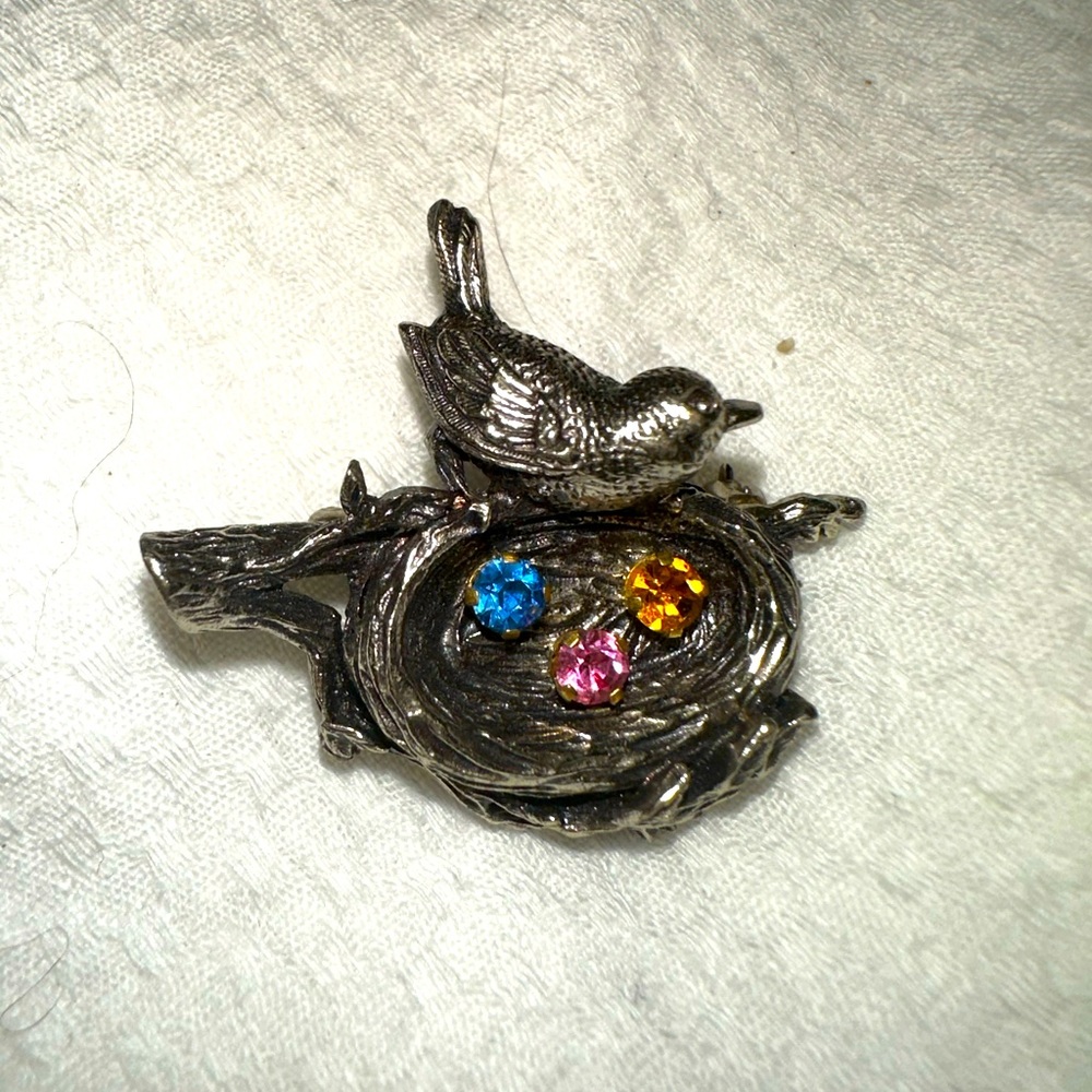 *VINTAGE* Anson bird and nest brooch!!